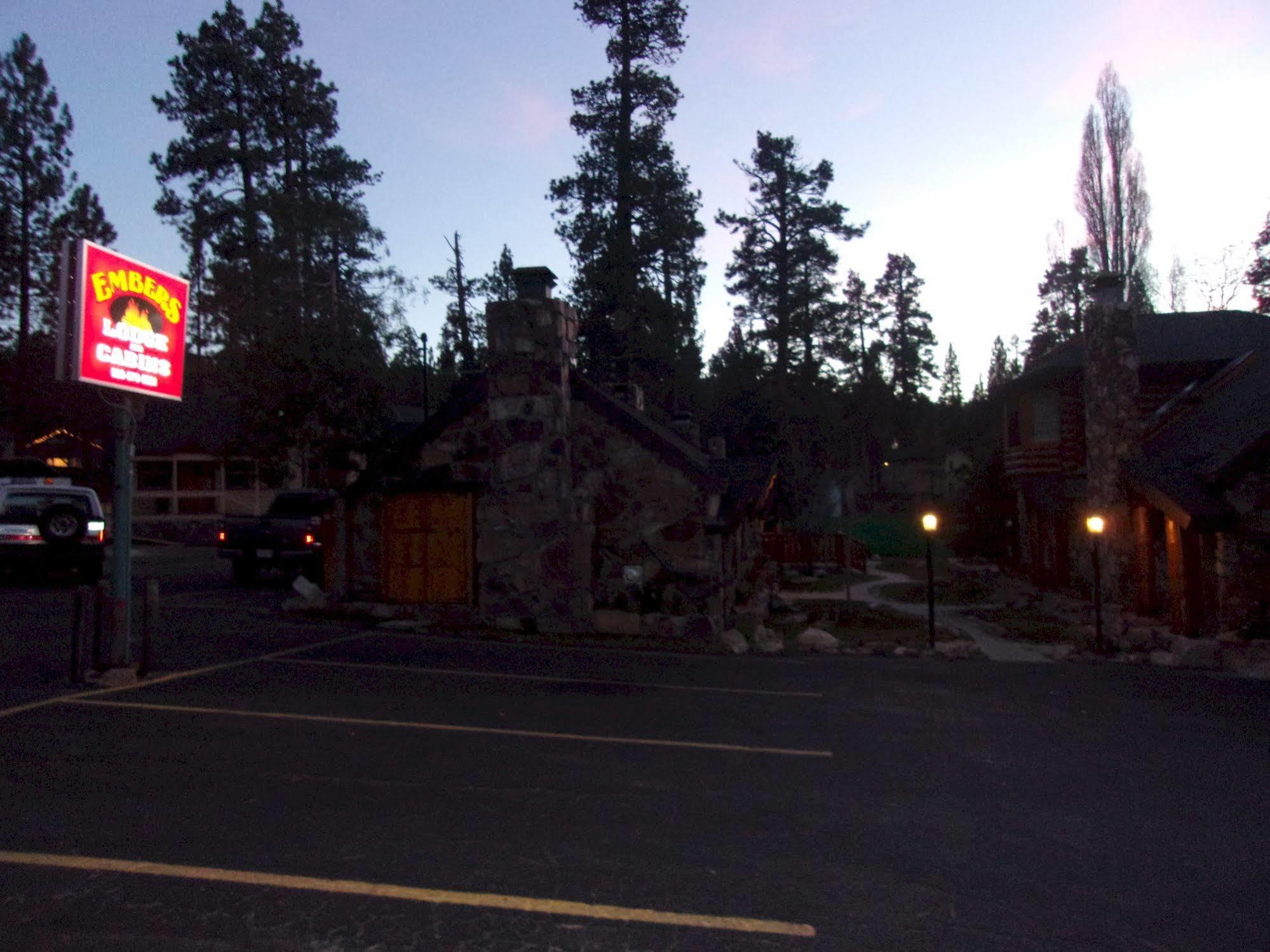 Embers Lodge & Cabins ビッグ・ベアー・レイク エクステリア 写真