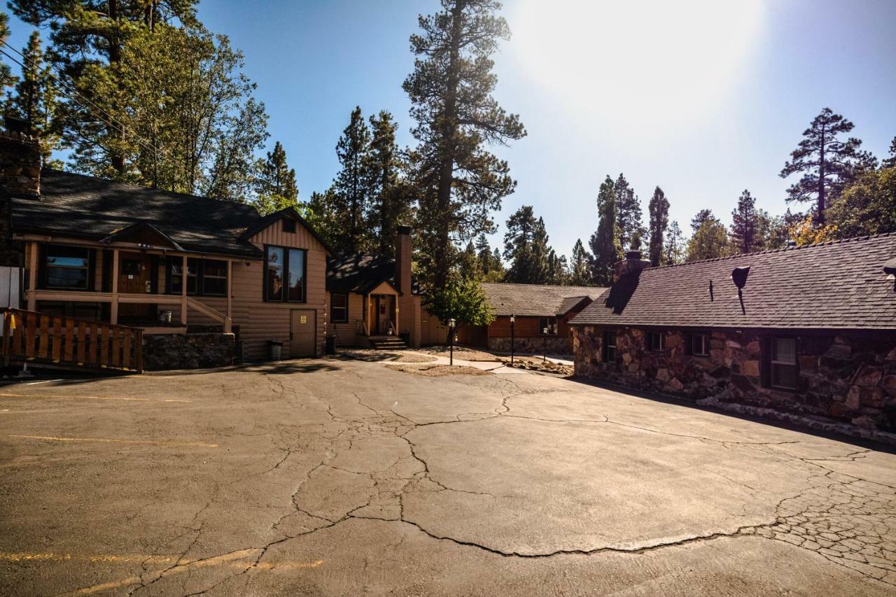 Embers Lodge & Cabins ビッグ・ベアー・レイク エクステリア 写真