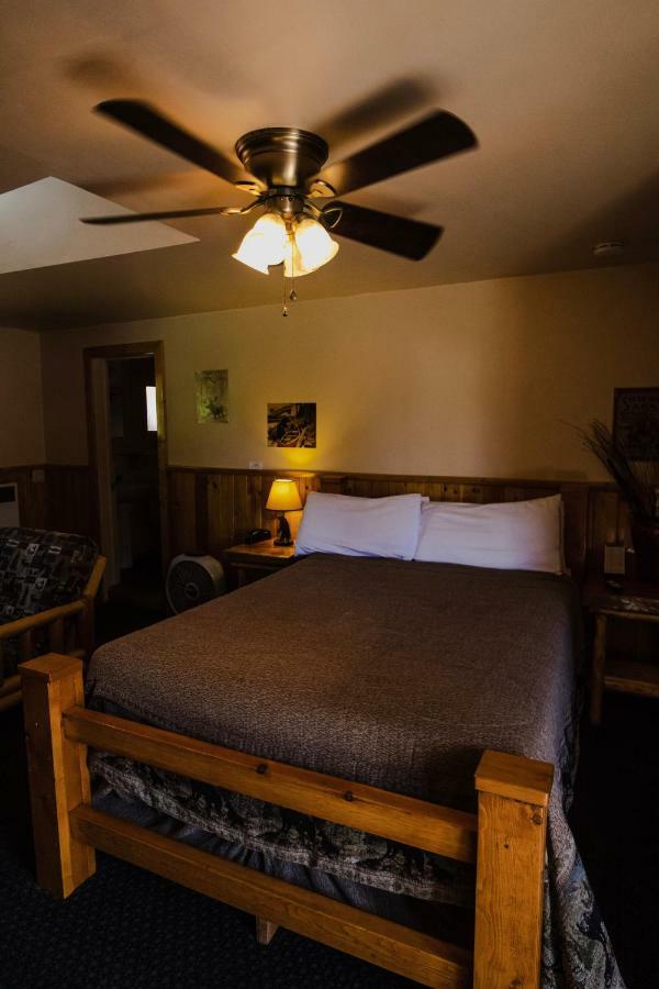 Embers Lodge & Cabins ビッグ・ベアー・レイク 部屋 写真